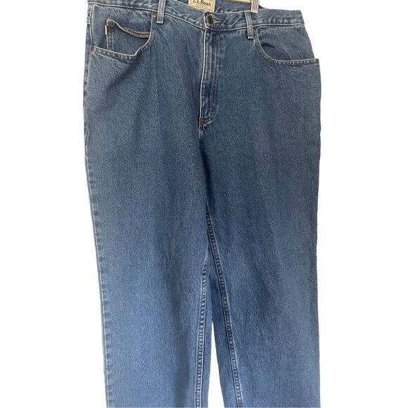 LL. Bean Men's Straight Leg Relax fit Cotton Blue Denim Pants Size 38/32 - Picture 1 of 11